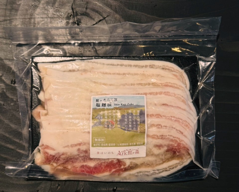バラ塩麹漬に、ハーブの香りを添えて